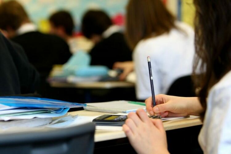 Строй се, преброй се: Българите искат ред и дисциплина в училищата