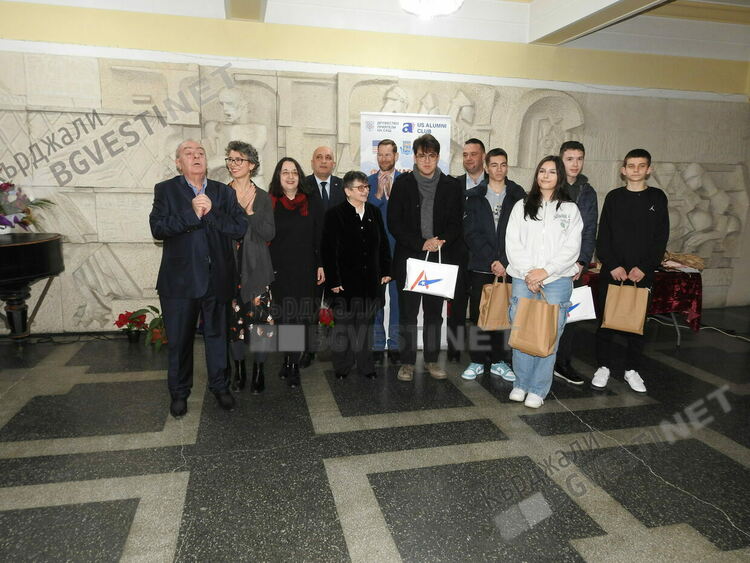 Ботевци и славейковци обраха тази година „Оскарите” за превод в  Месеца на Америка в Кърджали