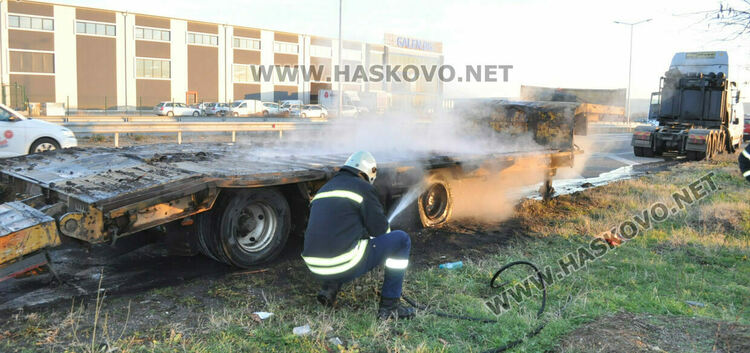 Пожар унищожи полуремарке на тир и натоварени влекачи