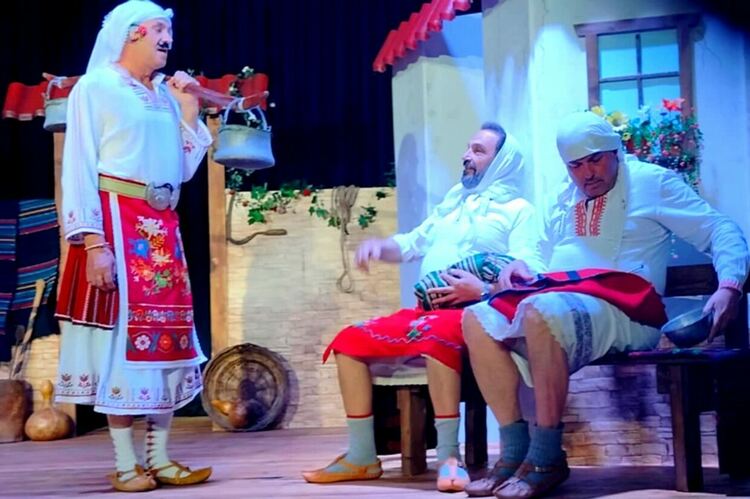 Постановката "Женско царство"на пчеларовци  с благотворителна кауза