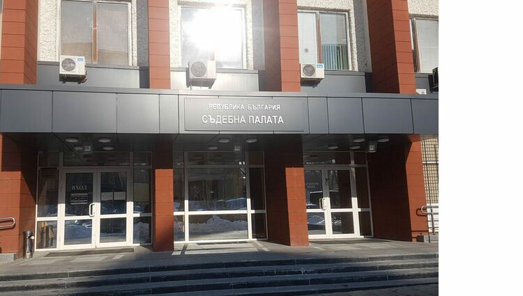 До осем години затвор могат да получат двамата обвиняеми за причиняване на смърт на животни с цел имотна облага, съобщиха от прокуратурата в Перник