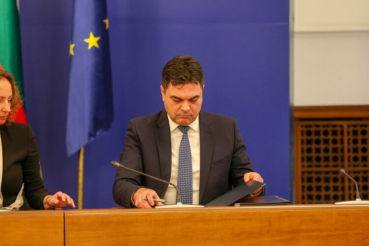 Нова програма за ВЕИ ще осигури енергийна независимост на публичните сгради и предприятия