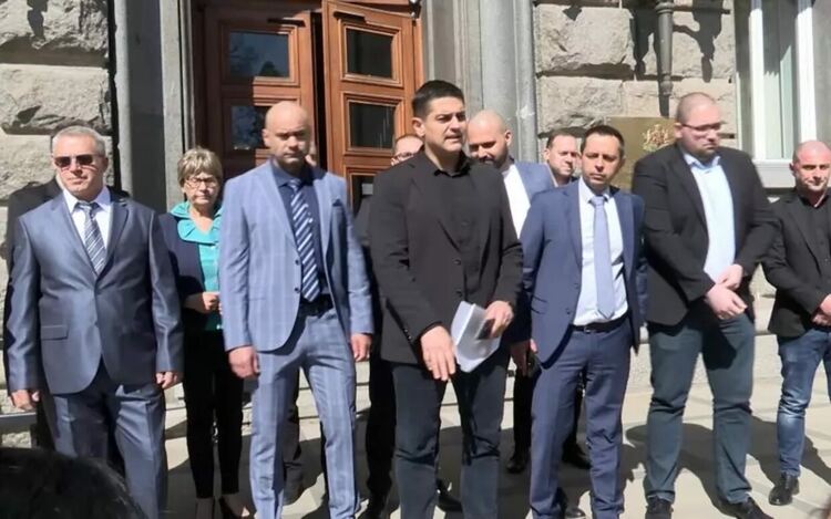 МЕЧ отказа да признае разпускането на групата си