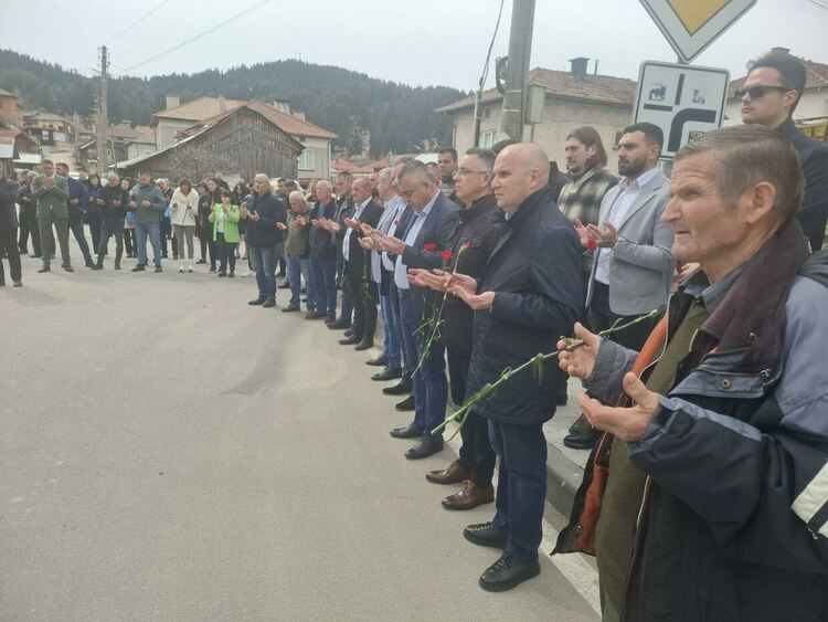 ДПС-ДПС се събраха в Барутин и почетоха жертвите на Възродителния процес