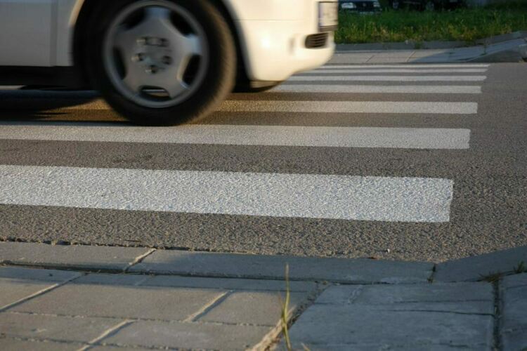 Дрогиран водач блъсна мъж на пешеходна пътека в Димитровград