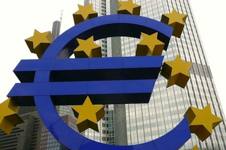 Министър представи ползите за туризма от влизането в еврозоната