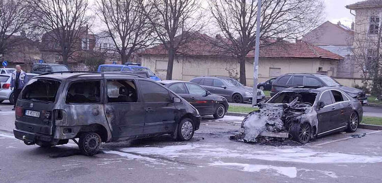 Магазин и три коли горяха в Харманли