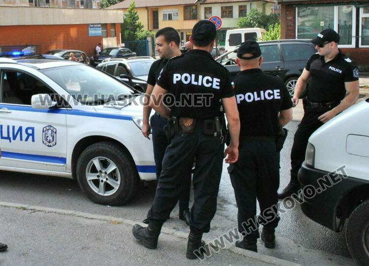 8 задържани с над 136 грама наркотици при полицейска акция в Хасковско