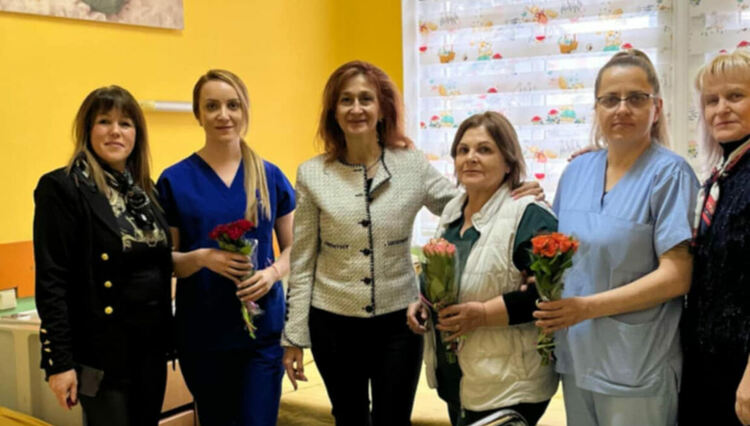 Жените социалистки в Кърджали изненадаха родилки за Благовещение