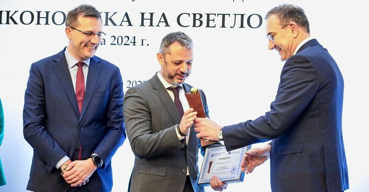 Делян Добрев получи голямата награда „Икономика на светло“ на АИКБ