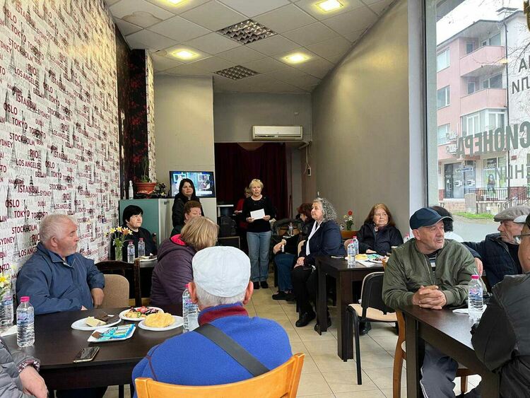 Отпразнуваха Рамазан байрам в пенсионерския клуб във „Възрожденци“