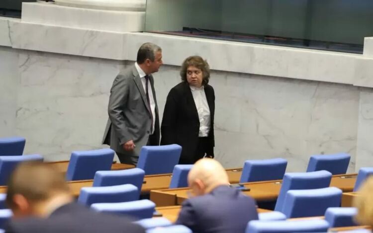Шестима депутати отърваха имунитетите си 