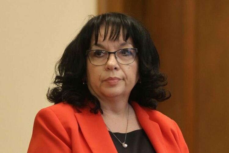 Петкова от Брюксел: България върви към еврозоната въпреки президента