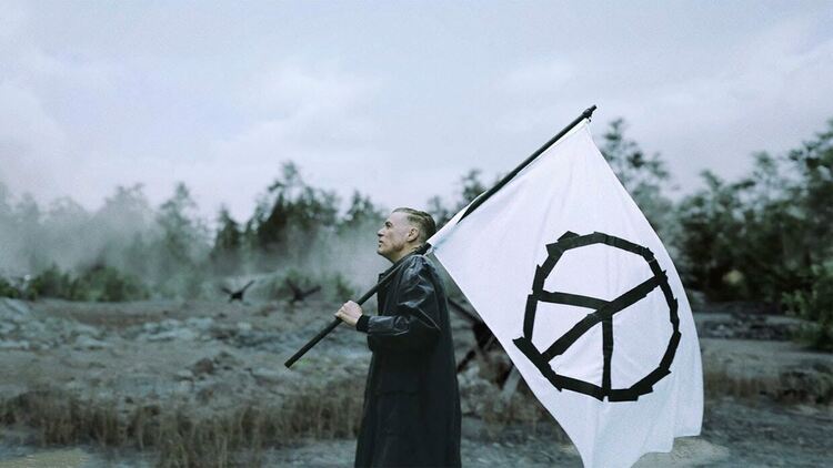 Bryan Adams представя видеоклипа „What If There Were No Sides At All“
