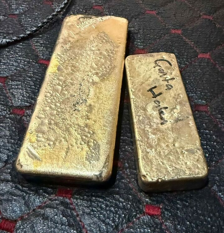 Откриха над 12 кг златни отливки и кюлче за 1.4 млн. лв. в микробус