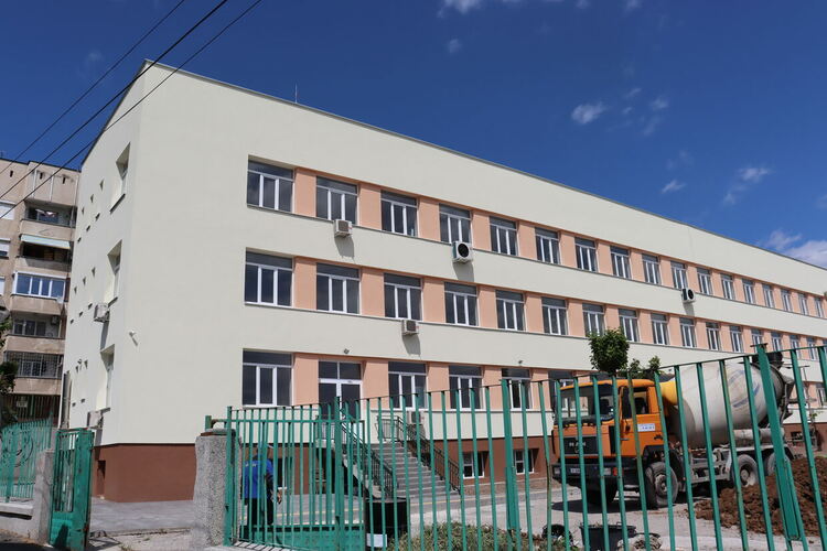 Ремонтът в хасковското ОУ „Никола Вапцаров“ продължава с обновяване на учебните стаи 