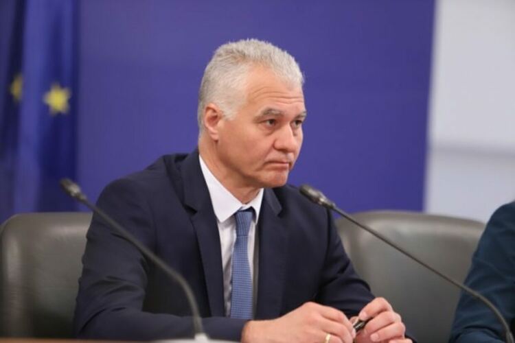 Името на сина на внезапно напусналия шеф на ДАНС изплува в схема с лекарства