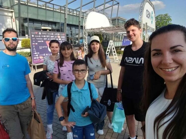 Ученици от Смолян участваха във фестивала “Ало, Космос! Говори България!”