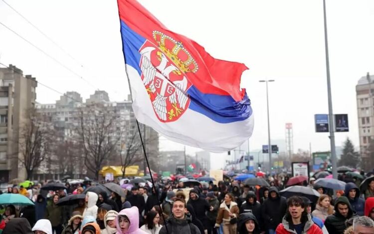 Шестима са арестувани за готвен преврат в Сърбия