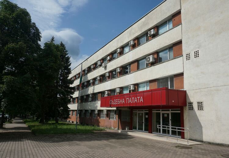 Глобяват нашенец в Нидерландия за коноп в колата, тук би отнесъл условна присъда
