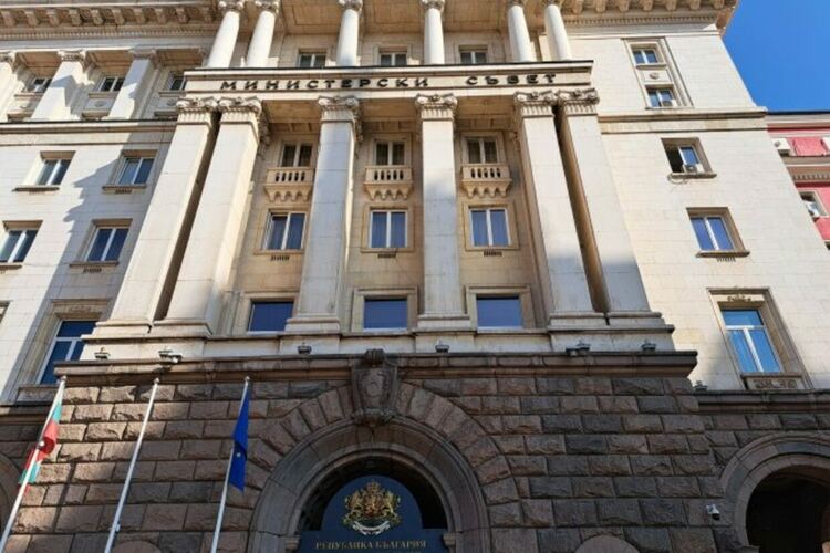 Правителството предлага линия на бедност от 746 лв.