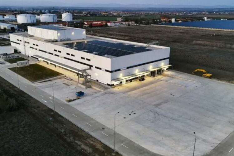 Производителят на роботите Da Vinci откри завод в Първомай
