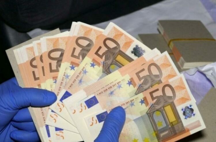 Румънец опита да подкупи полицай с 290 евро в Хасковско, за да прекара безакцизни цигари