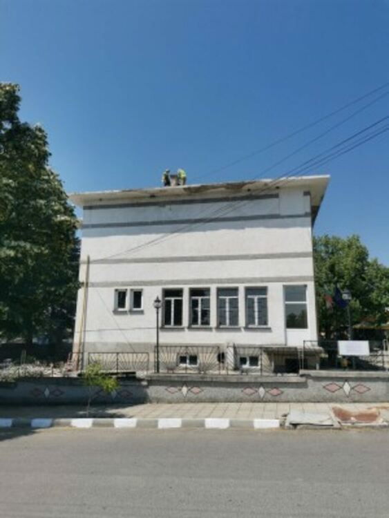Ремонтират кметството в село Пчелари 