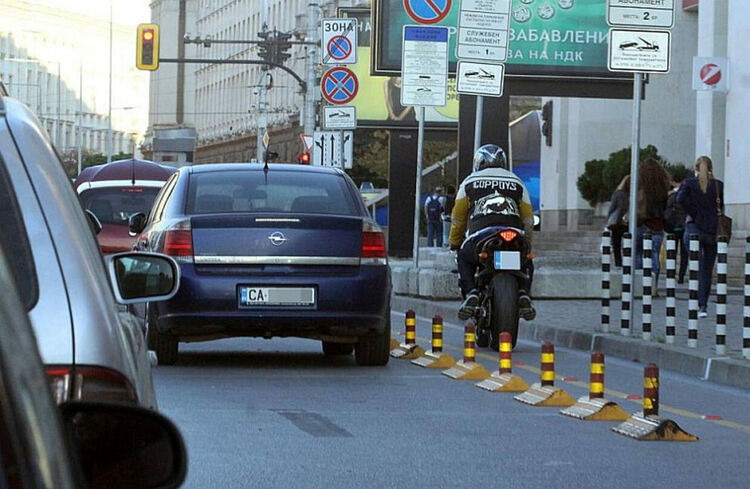 Законът за движение по пътищата бърка в касичката на държавата и пълни тази на МВР