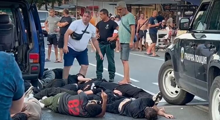 След гонката: Задържан е шофьорът на буса, превозващ 24 нелегални мигранти