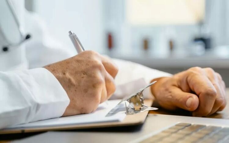 Лекарският съюз обсъжда 4 евро потребителска такса
