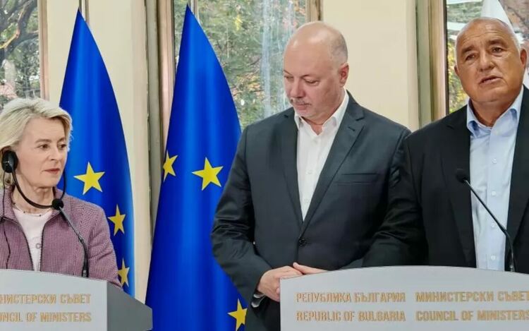 Руска атака е довела до инцидент със самолета на Урсула фон дер Лайен в България