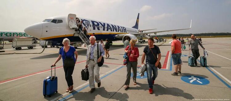 Ryanair предупреждава: още по-строг контрол на ръчния багаж