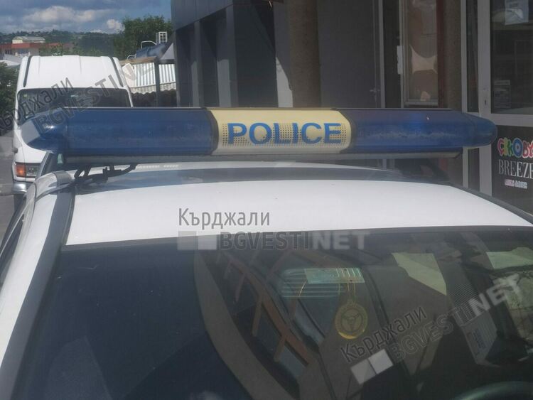 Задържаха джебелчанин за насилие към 61-годишен