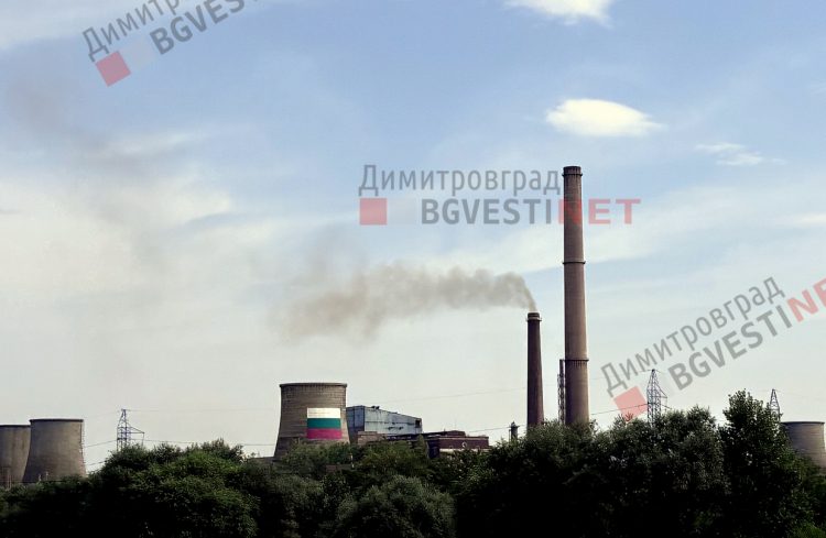 Задушлив въздух и сажди в Димитровград: граждани алармират, данните от станциите остават противоречиви