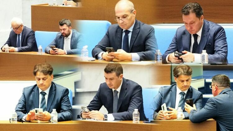 Министри дружно гледат телефоните си, докато тече дебатът по вота на недоверие