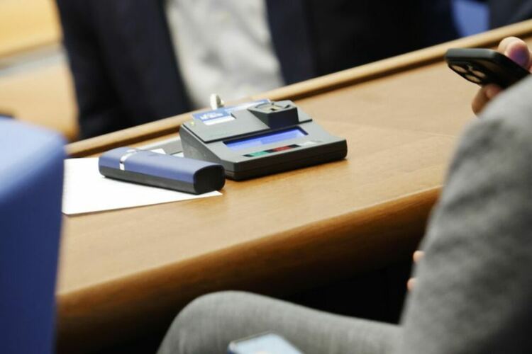 Парламентът забрани дроновете в определени зони и охраняемите граници на летищата