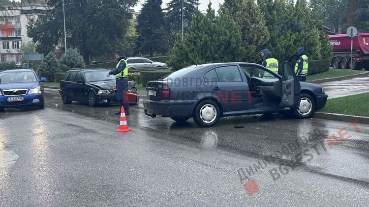 Катастрофа на входа на Димитровград затруднява движението