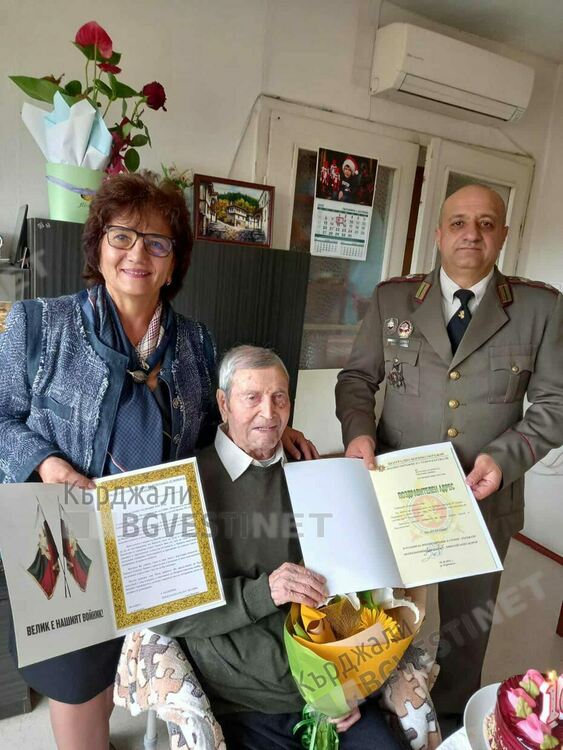 Ветеранът от Втората световна война Нико Ников навърши 102 години