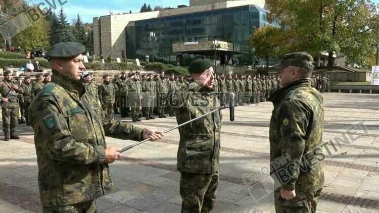 Смолян отбелязва празника на 101-ви Алпийски полк с демонстрации, награждавания и музика