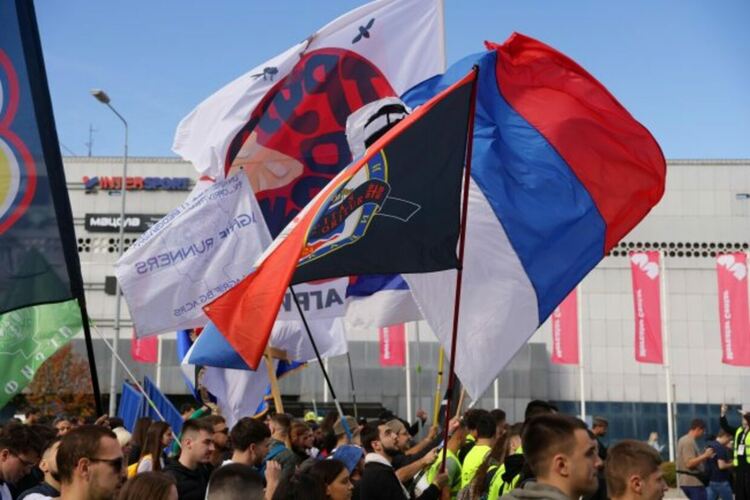 Напрежение в навечерието на годишнината от трагедията в Нови Сад