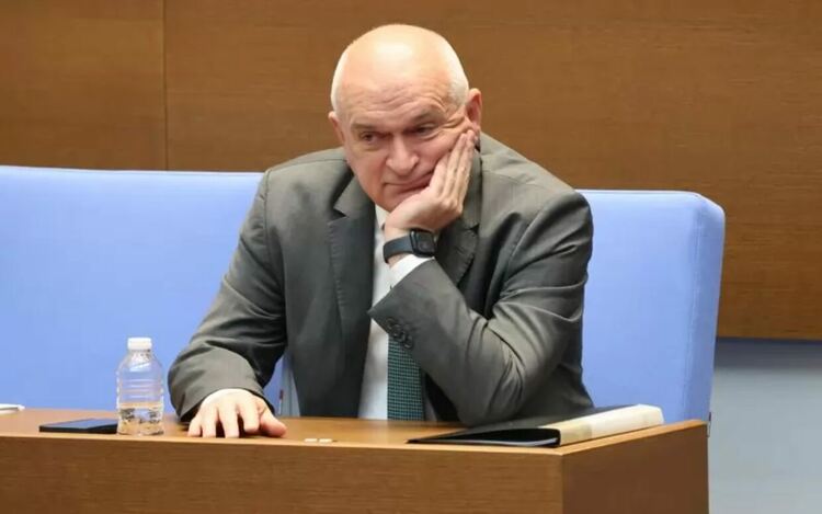 Главчев обърка сметките в обяснение за големите бонуси