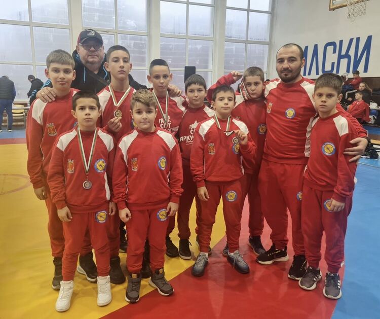 Две титли и още три медала за хасковските борци на Купа „Самоков“