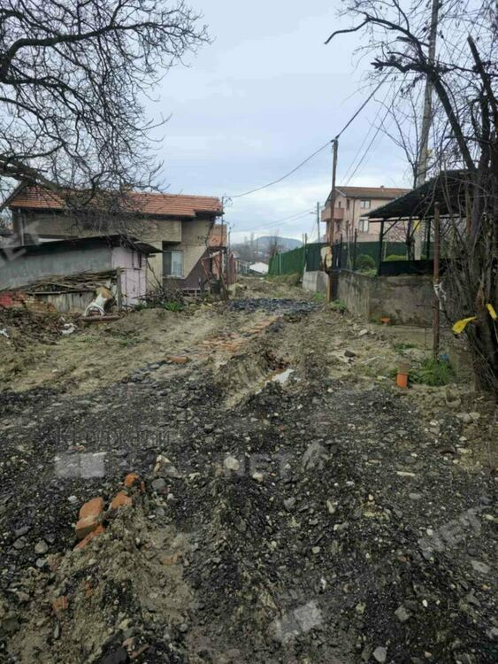 Кърджалийци от ул.“Плачи мост“ проплакоха:Оправете ни улицата,непроходима е!/снимки/