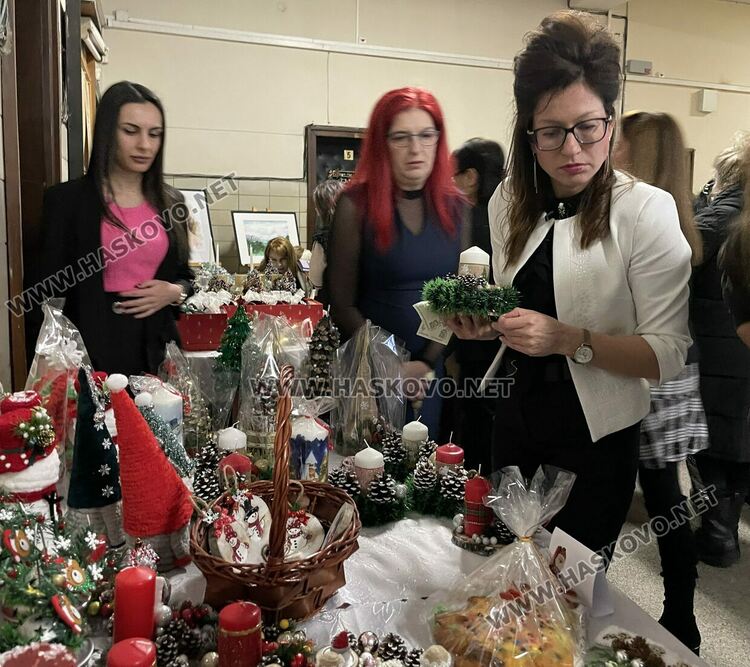 Коледен благотворителен базар в Съдебна палата – Хасково в подкрепа на две деца