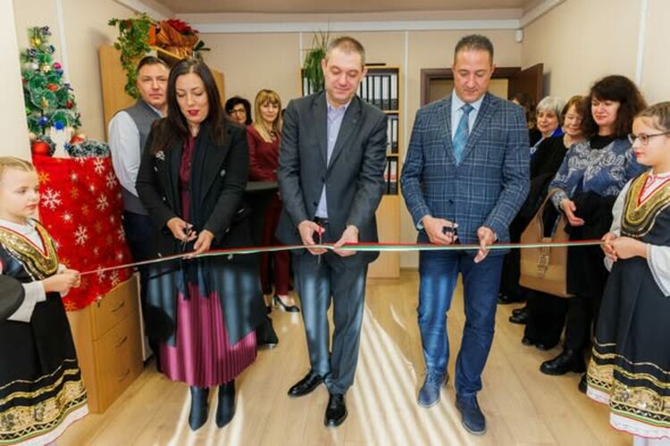 Кметът Кирил Стоев откри новия офис и приемна за граждани на Дирекция „Социално подпомагане“ – Радомир