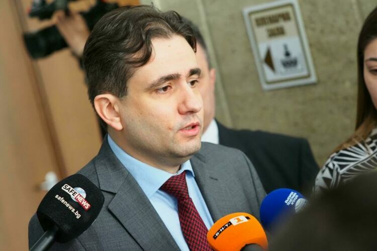 Божанов: ''Когато Пеевски държи печата за сделките с ‘Лукойл’, цензурата стига до bTV и Цънцарова''