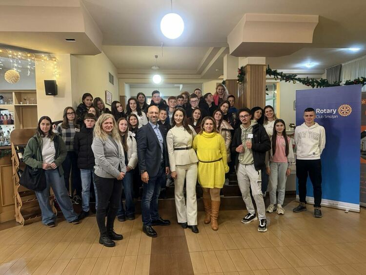 Ротари клуб- Смолян кани младежите на интерактивен тренинг  „Мит или истина“