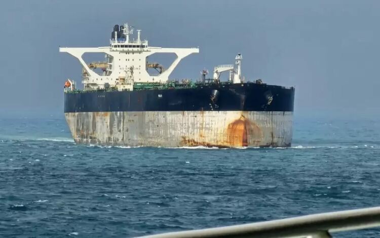 Русия изпрати подводница при танкера, преследван от САЩ