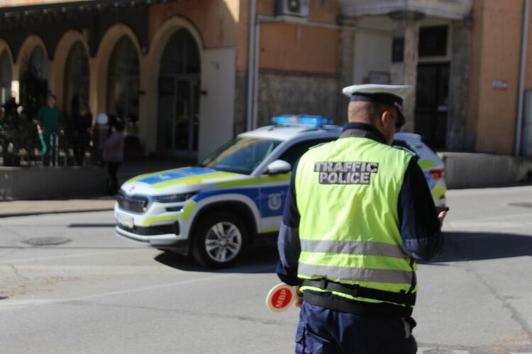 Катастрофа в село Средногорци: Един пострадал след удар между два леки автомобила